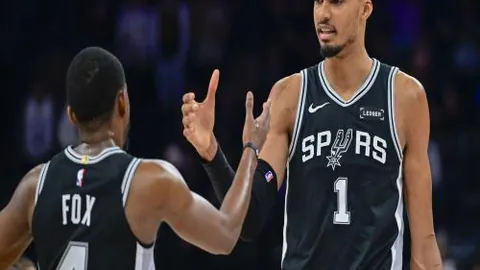 C罗英超对决风云录：维拉热刺并肩进击，进球榜双雄并驱，阿森纳紧追不舍，七球对决见证激烈较量！